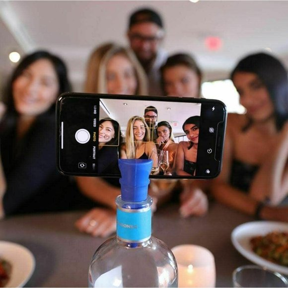 Selfie Cork Universal Bottle Stopper Monopod, Red - Picture 6 of 8